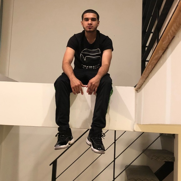 Meet your Posher, Jonathan - Picture 1 of 1